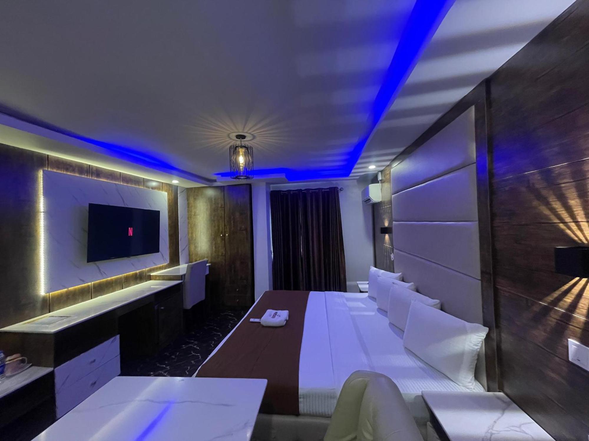 Presken Hotel อีเคจา ภายนอก รูปภาพ